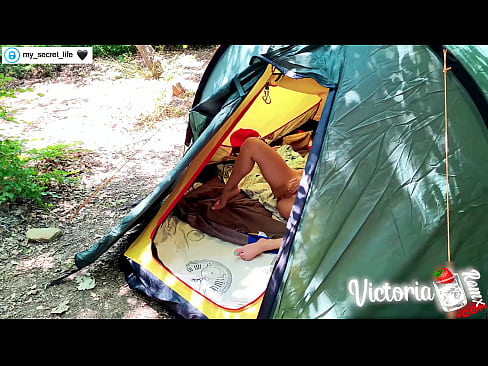❤️ Filmat a la càmera. Masturba apassionada de l'estrany en una tenda de campanya ❤ Porno a nosaltres ca.eviewporn.ru ﹏